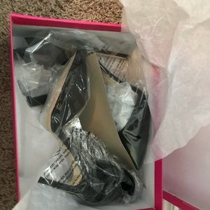 Black ankle strap pump